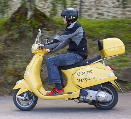 scopri il territorio del trasimeno in vespa scopri il territorio del trasimeno in vespa
